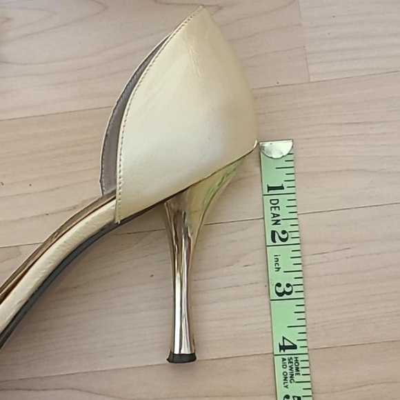 TAHARI cream/ gold/ pastel yellow peep toe heels Women’s size 6M. Worn once. - Picture 4 of 4